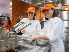 Students in Klenk kitchens