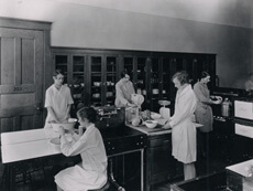 Historical photo of nutrition students at Syracuse University circa 1950.