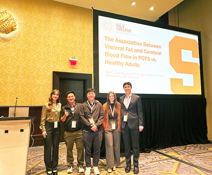 5 students present at conference