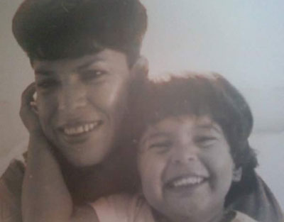 Henao Thalia as a child poses with her mother.